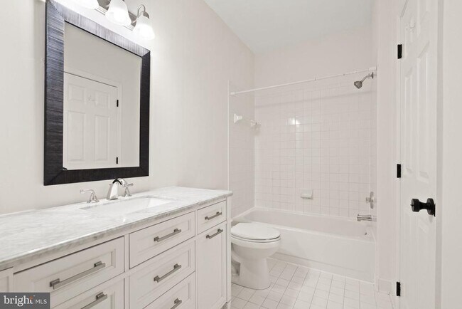 Building Photo - 1704 Lake Shore Crest Dr