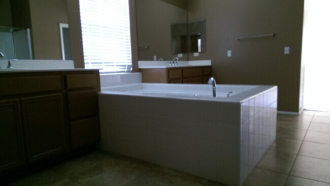 Building Photo - 10337 Sparkling Dr