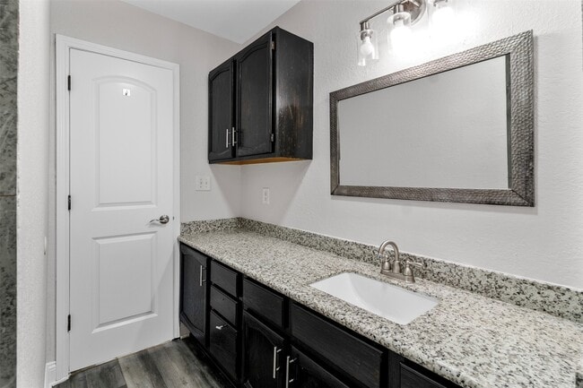 Building Photo - 714 Ogilvie St