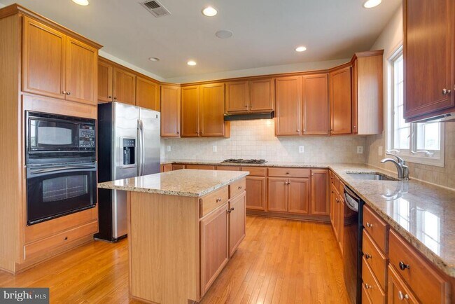 Building Photo - 43910 Camellia St
