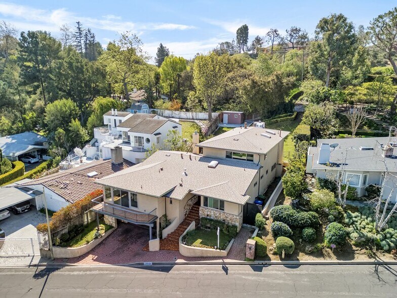 Building Photo - 15470 Longbow Dr