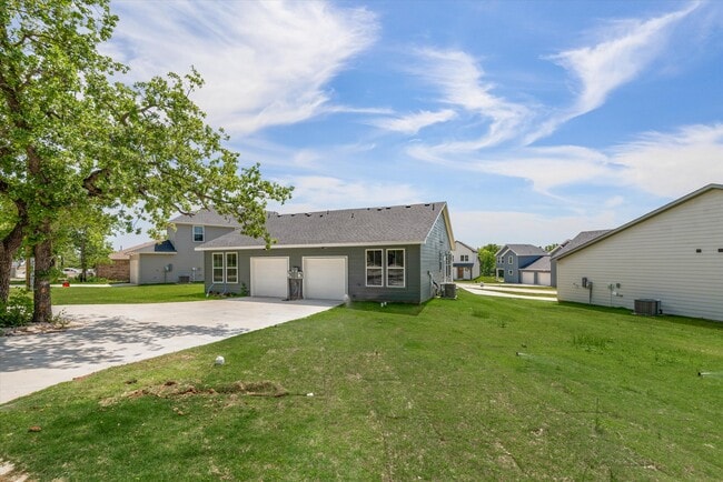 Building Photo - 1207 Chestnut Ct