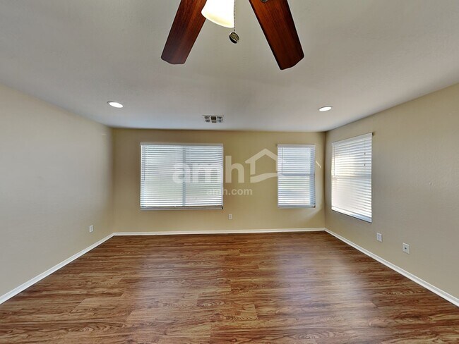 Building Photo - 22644 W Adams Dr