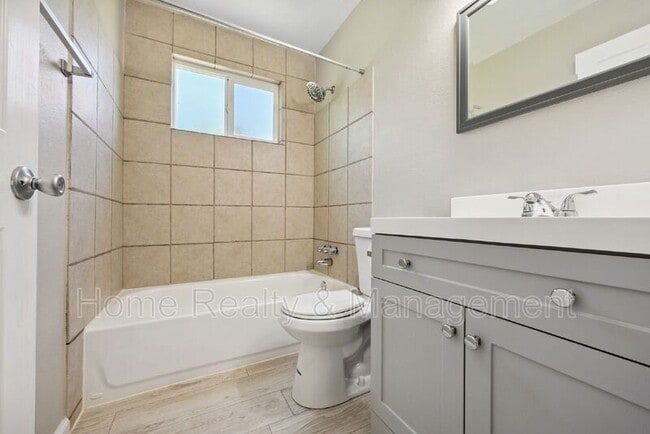 Building Photo - 10444 Hoyt Ct