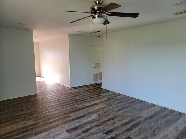 Building Photo - 257 Austin St