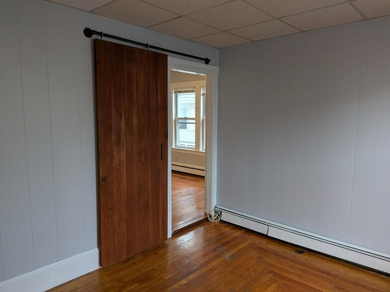 Building Photo - 607 Hevey St