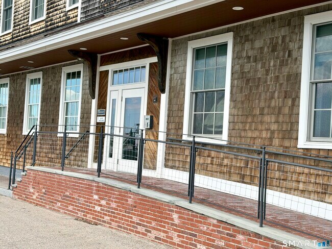 Building Photo - 60 Willow St