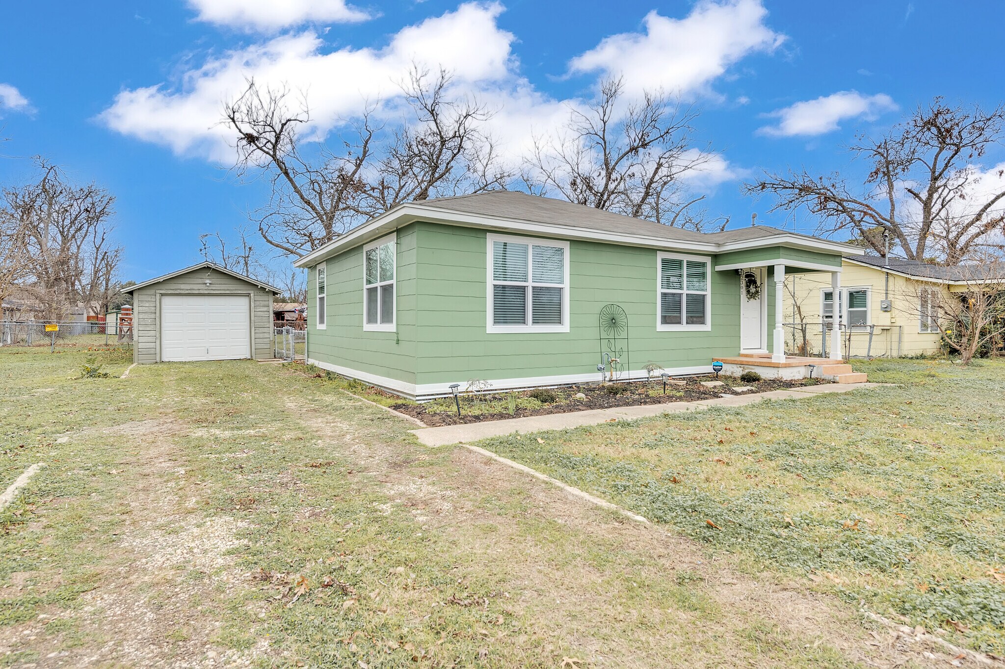 Safe, off street parkin - 2301 North Dr