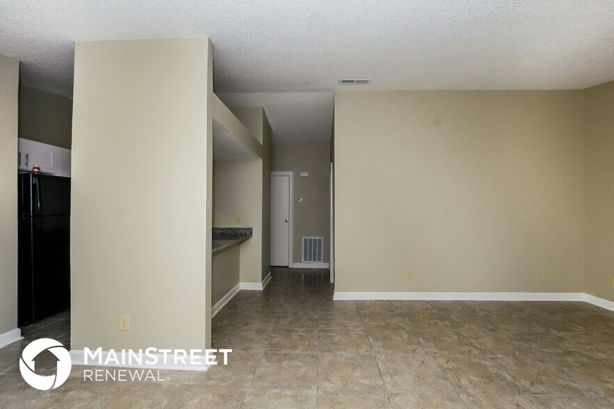Building Photo - 7950 Monfreya Ct