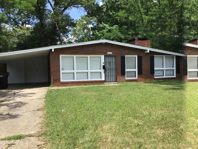 Building Photo - 3 Bedroom 2 Bath Home