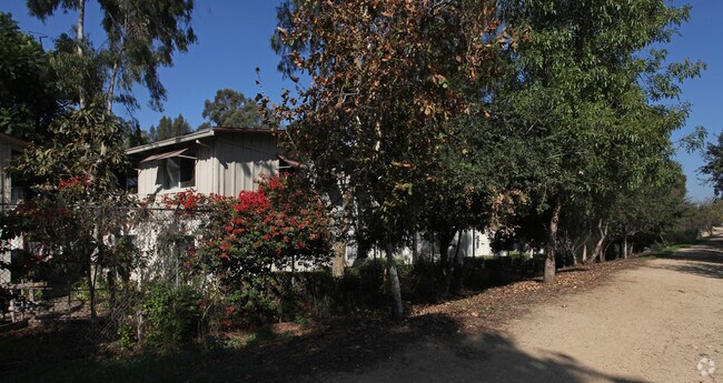 Building Photo - Highland Village Apartments