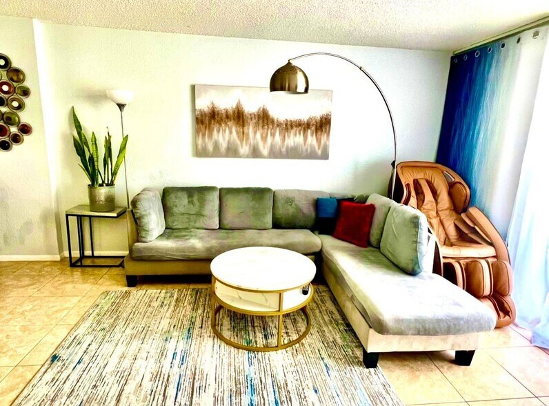 Building Photo - 3161 S Ocean Dr