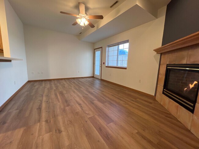 Building Photo - Large 2 Bedroom, 2 Bath apartment with 2 c...