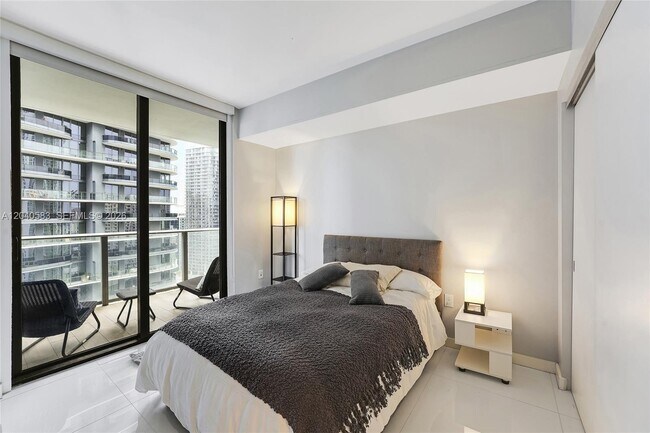Building Photo - 1010 Brickell Ave