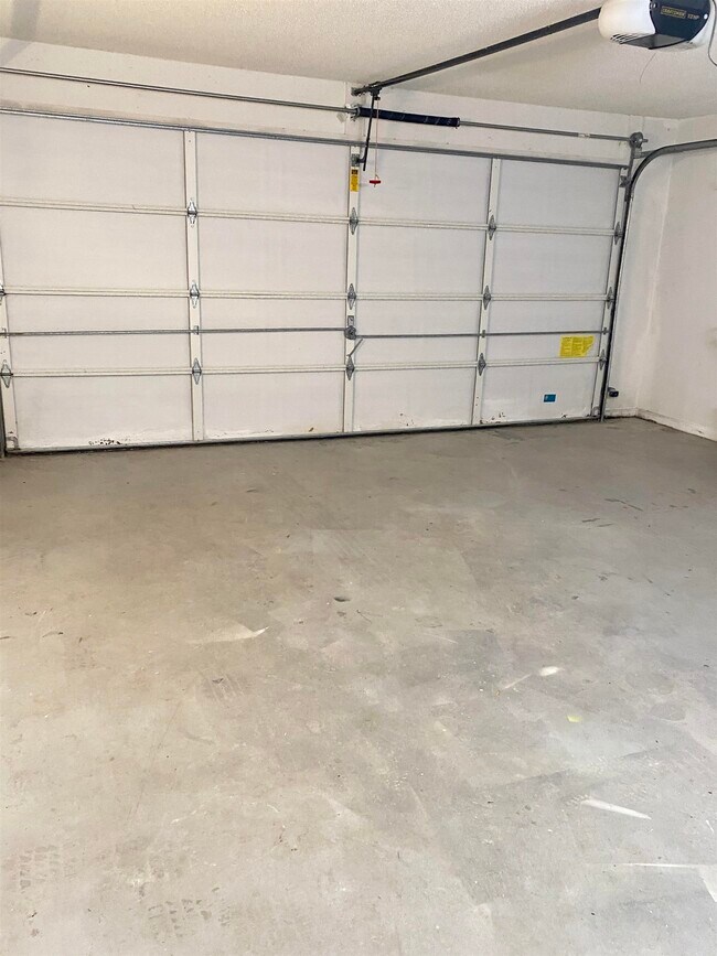 Building Photo - 472 Shellbank Dr