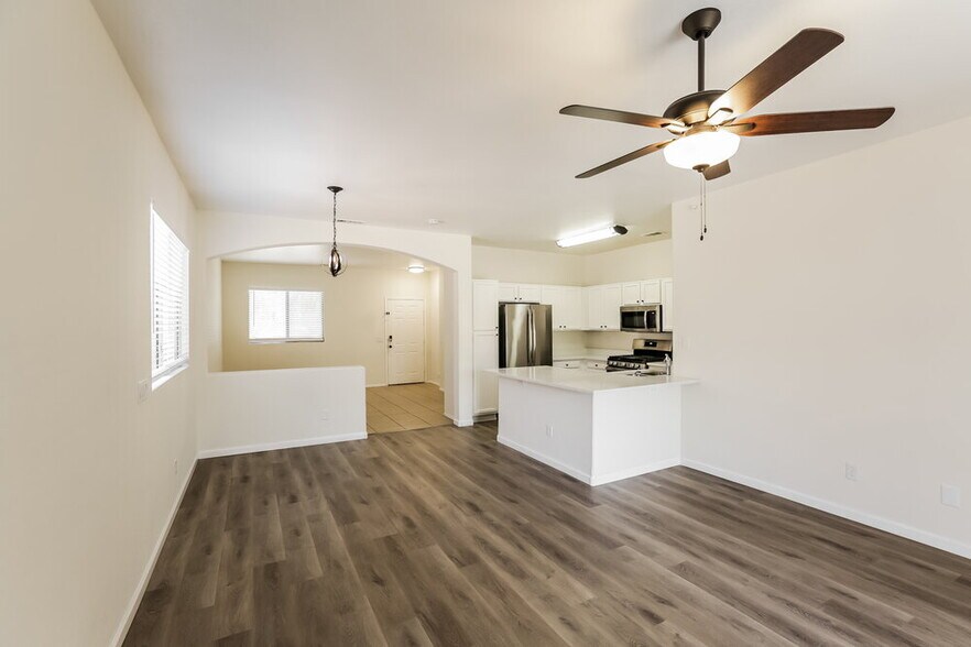 Building Photo - 11222 W Almeria Rd