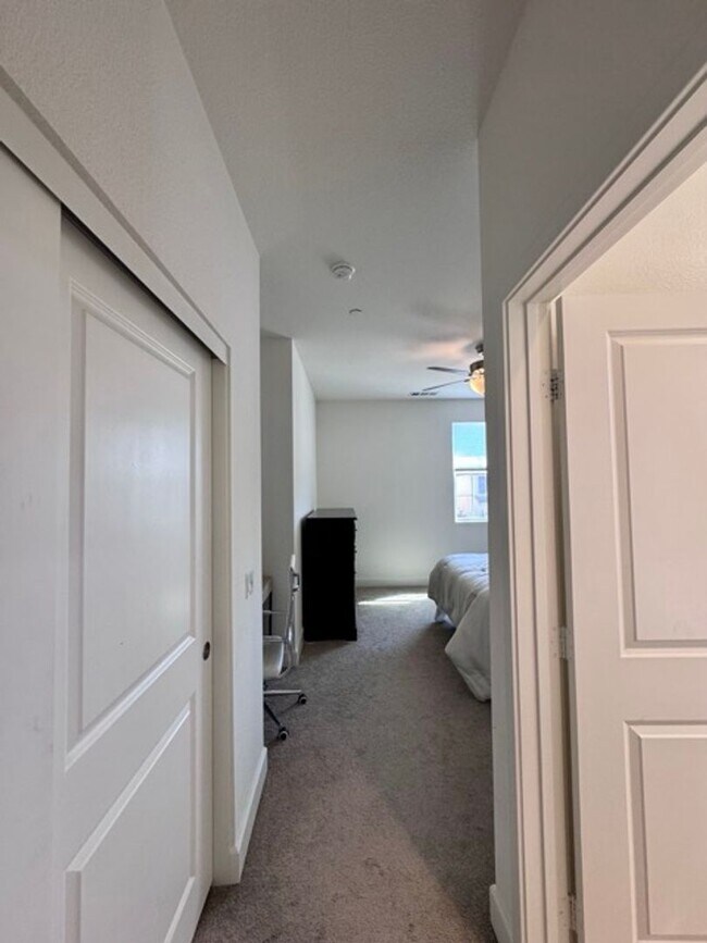 Building Photo - Elegant 4 Bedroom, 4.5 Bathroom Home with ...