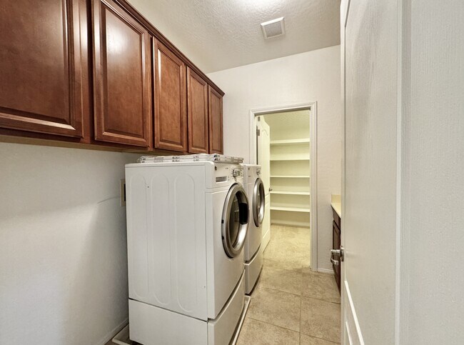 Building Photo - 10037 White Mulberry Dr