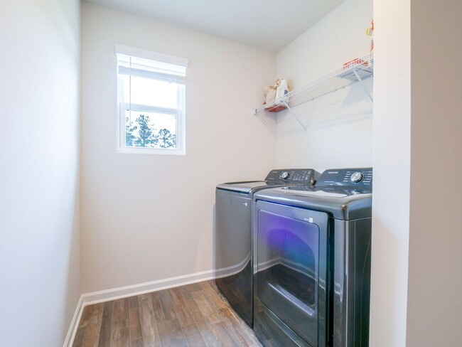 Building Photo - 551 Poppleton Dr