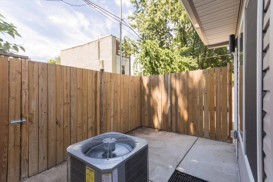 Building Photo - 1914 N Gratz St