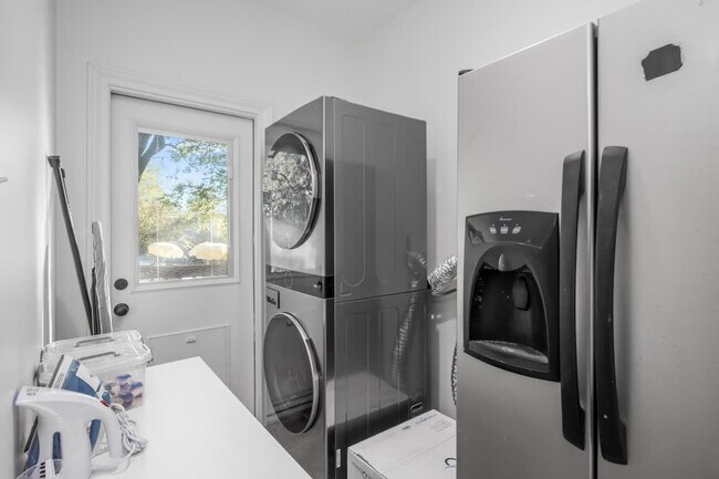 Building Photo - 13702 Yellow Oak Cir