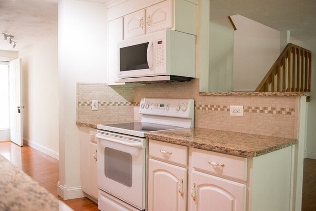 Building Photo - 47 Samuel Dr