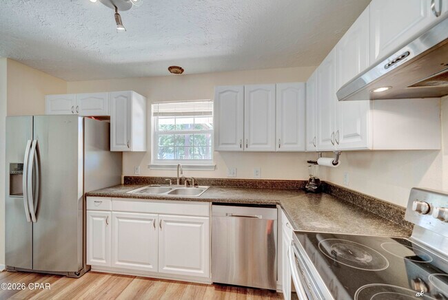 Building Photo - 420 Water Oak Cir