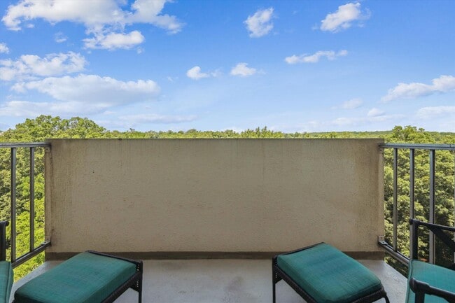 Building Photo - Great 2 Bedroom 2 Bath in Van Ness DC!