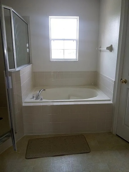 Building Photo - 148 Columbia Dr