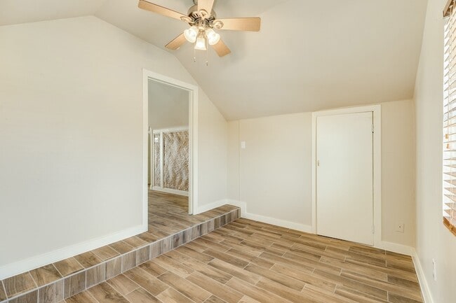 Building Photo - 805 Seashell Dr