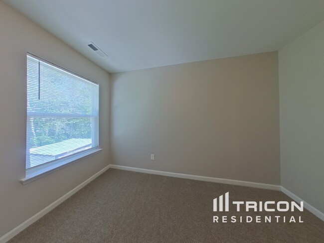 Building Photo - 408 Rook Rd