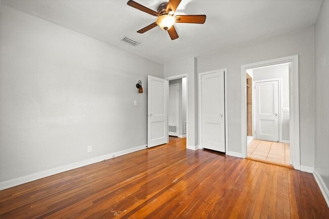 Building Photo - 4622 Redwood Ave