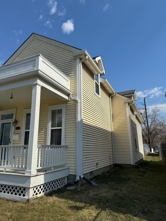 Building Photo - 549 N Belmont Ave