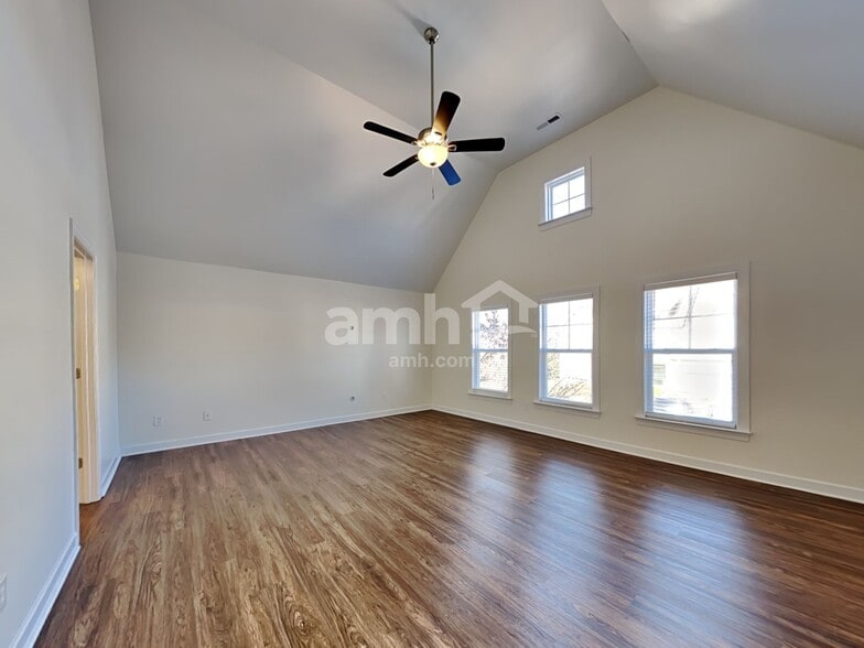 Building Photo - 212 E Quailwood Dr