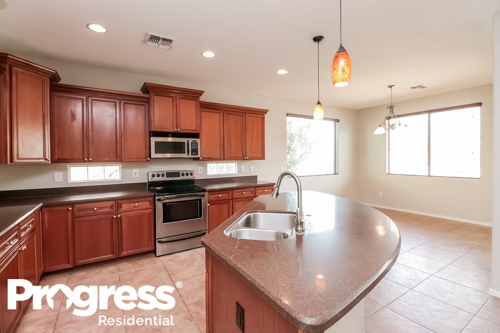 Building Photo - 2221 S Holguin Way