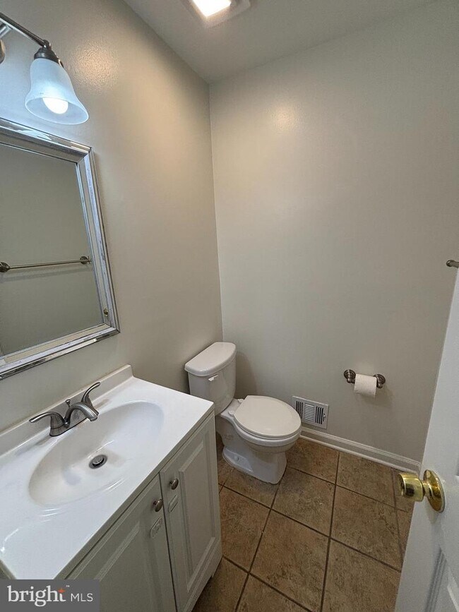Building Photo - 2900 Madeira Ct