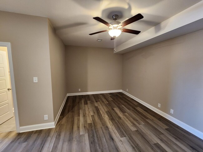 Building Photo - Welcome To Clarksville!