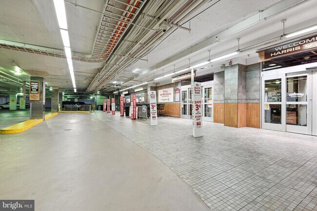 Building Photo - Luxury Fully Furnished 2BR/2BA Corner Cond...
