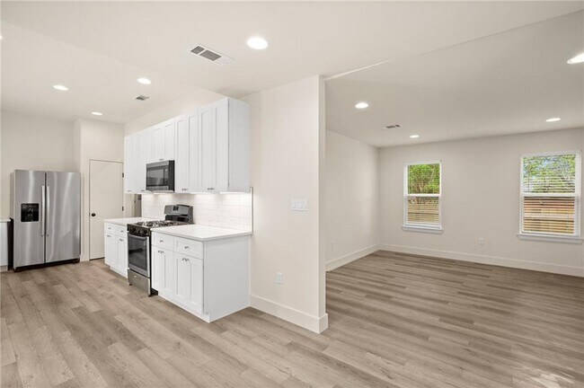 Building Photo - 5405 Joe Sayers Ave