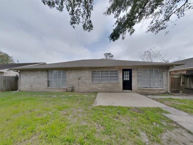 Building Photo - 16311 Green Shade Dr