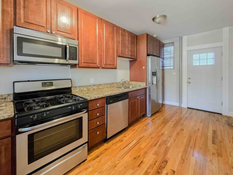 Building Photo - 5069 N Wolcott Ave