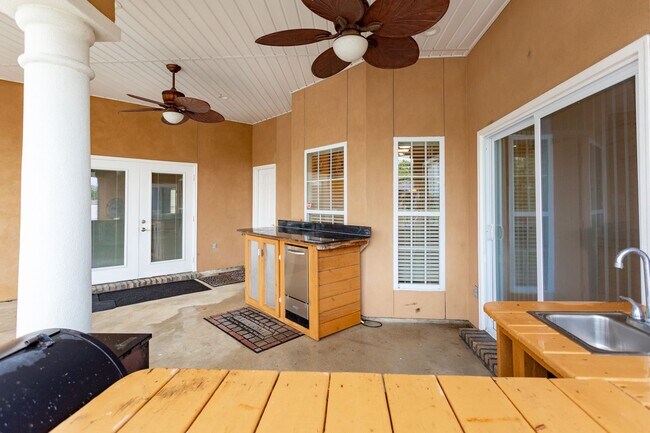 Building Photo - 3 Bedroom House in Addis with Pool, Gazebo...