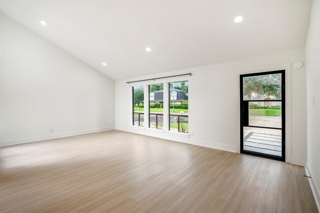 Building Photo - 17 Dowlen Pl