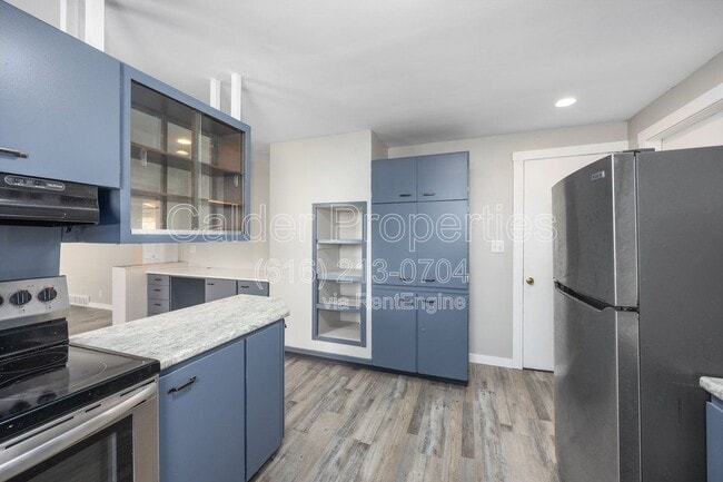 Building Photo - 1635 Cleveland Ave SW