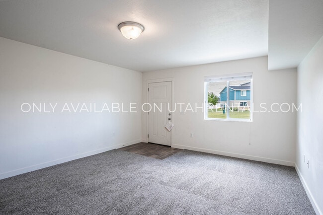 Building Photo - 678 N 190 E