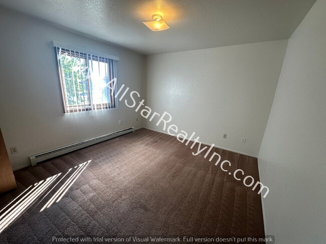 Building Photo - 133 N Flower St