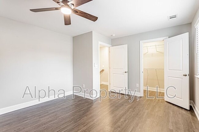 Building Photo - 18 Alderly Wy