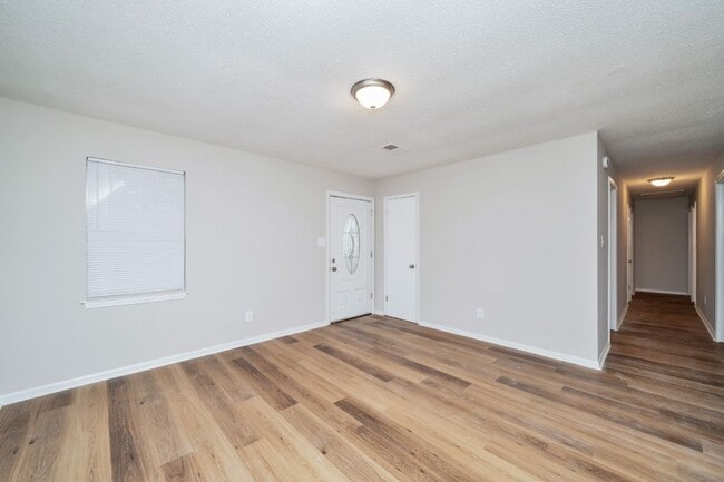 Building Photo - “You Won’t Believe the Space — Gorgeous 4BR Hueytown Home”