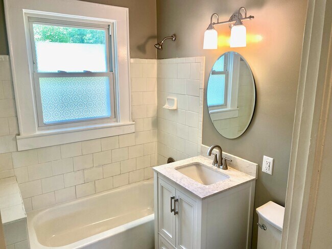 Building Photo - 115 Converse St