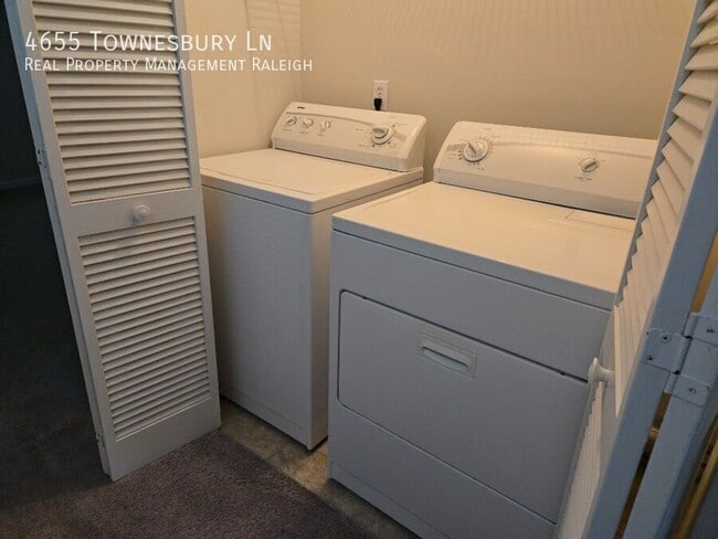 Building Photo - 4655 Townesbury Ln